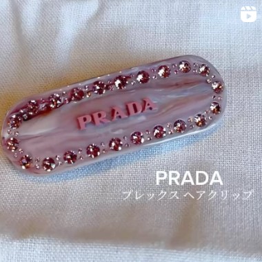 PRADAヘアクリップ